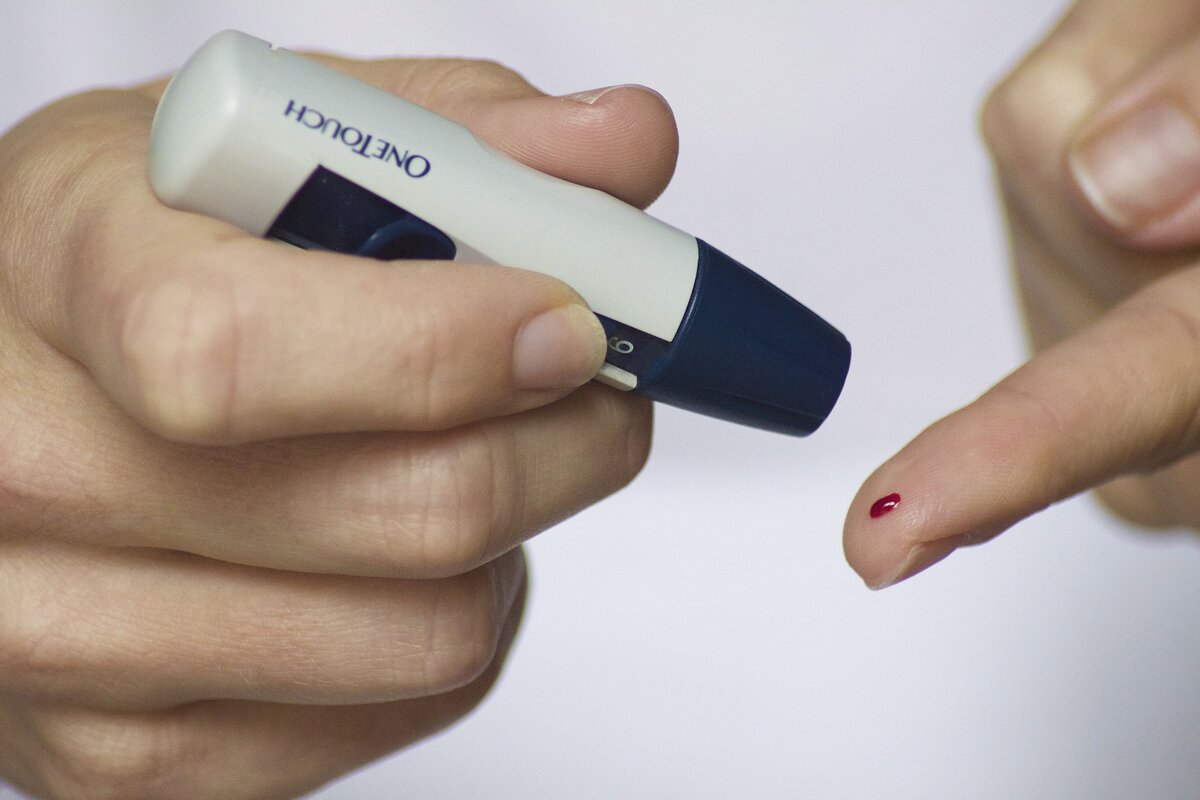 Blood glucose test with a glucose meter